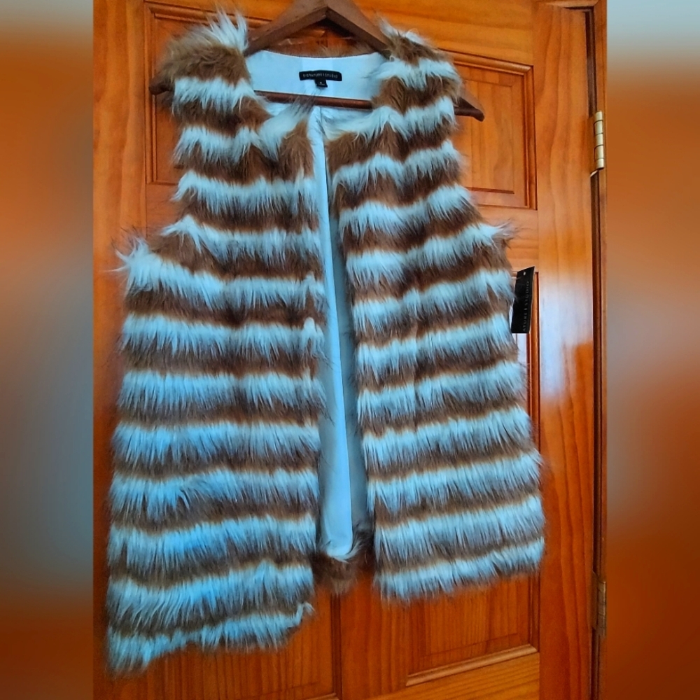 Women's faux fur west